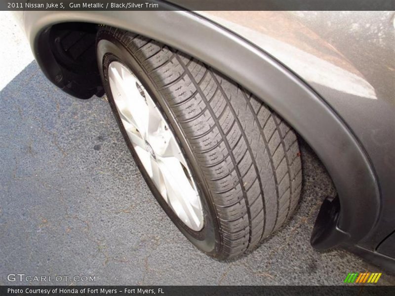 Gun Metallic / Black/Silver Trim 2011 Nissan Juke S