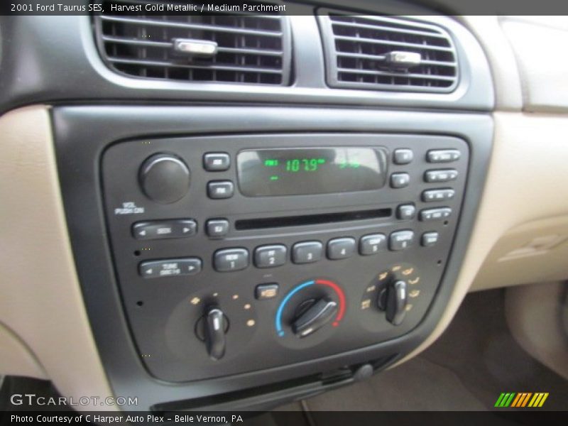 Harvest Gold Metallic / Medium Parchment 2001 Ford Taurus SES