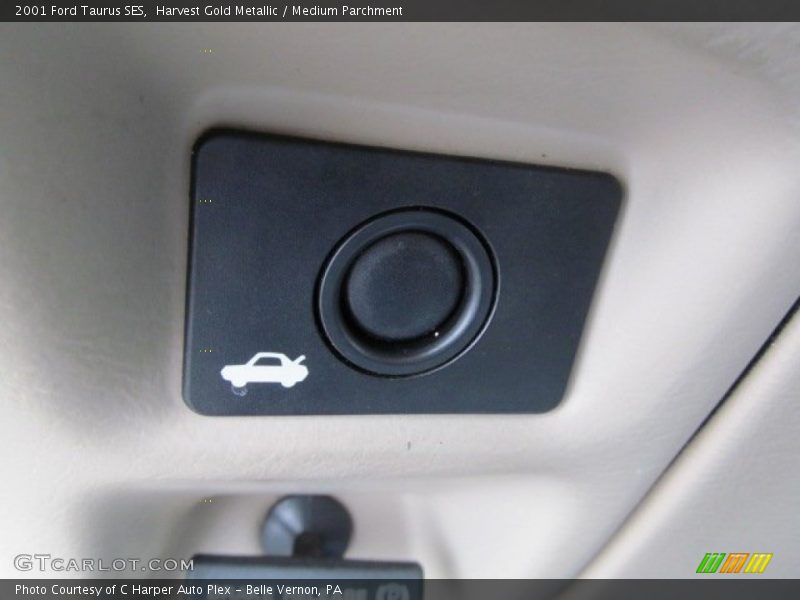 Harvest Gold Metallic / Medium Parchment 2001 Ford Taurus SES