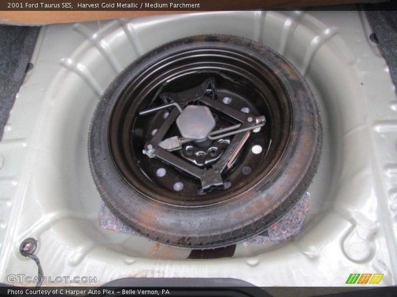 Harvest Gold Metallic / Medium Parchment 2001 Ford Taurus SES