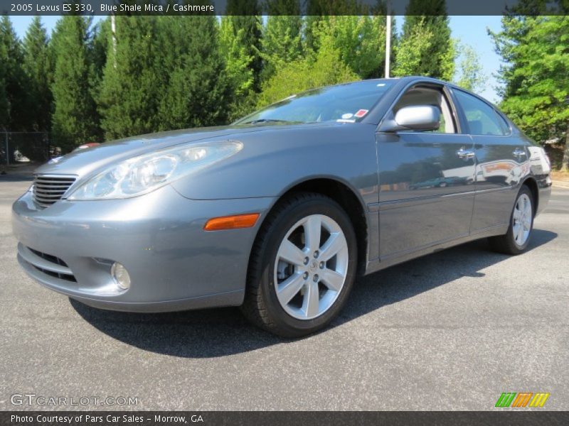 Front 3/4 View of 2005 ES 330