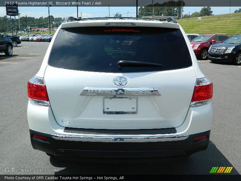 Blizzard White Pearl / Ash 2012 Toyota Highlander SE