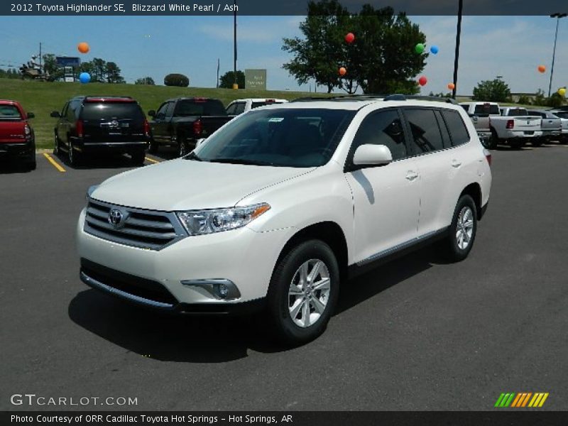 Blizzard White Pearl / Ash 2012 Toyota Highlander SE