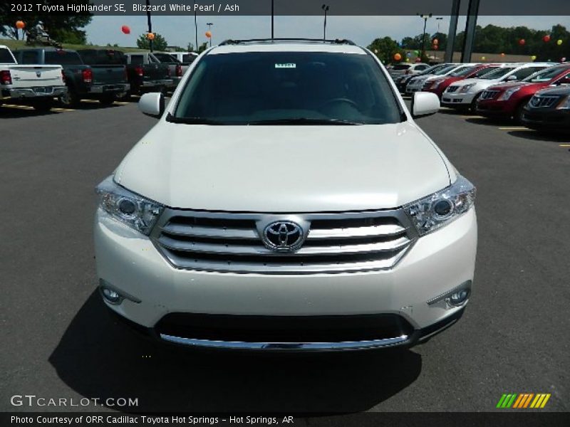 Blizzard White Pearl / Ash 2012 Toyota Highlander SE