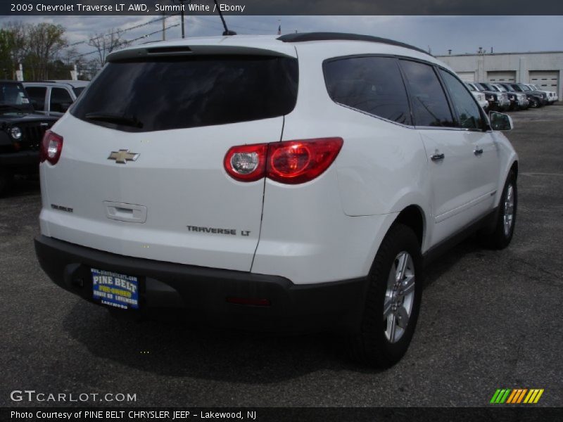 Summit White / Ebony 2009 Chevrolet Traverse LT AWD
