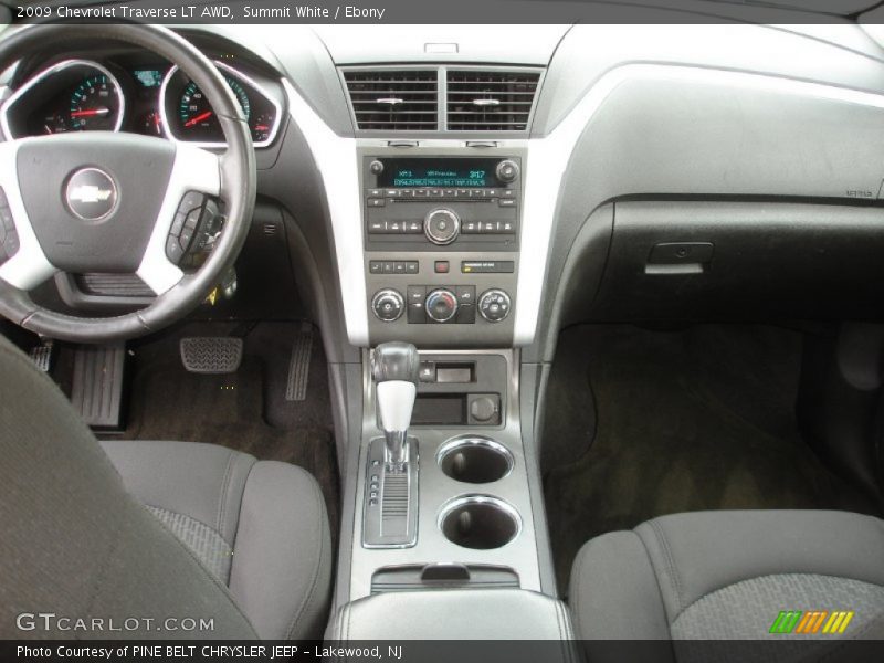 Summit White / Ebony 2009 Chevrolet Traverse LT AWD