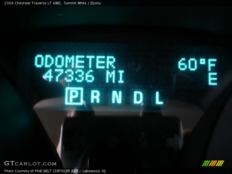 Summit White / Ebony 2009 Chevrolet Traverse LT AWD