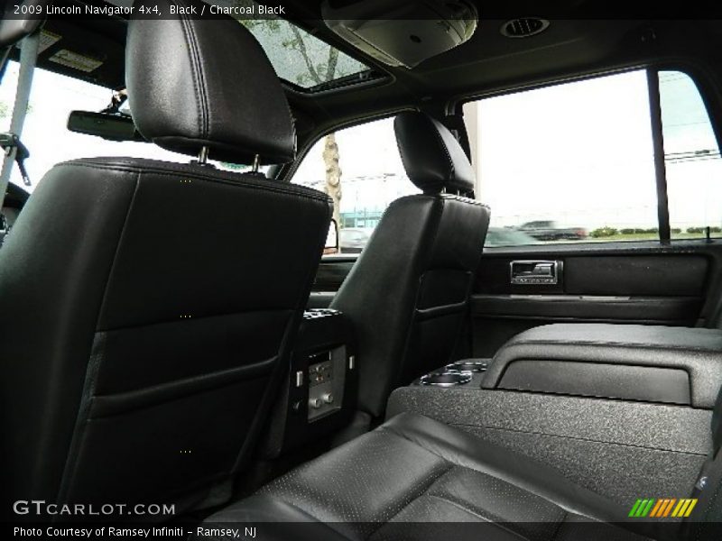 Black / Charcoal Black 2009 Lincoln Navigator 4x4