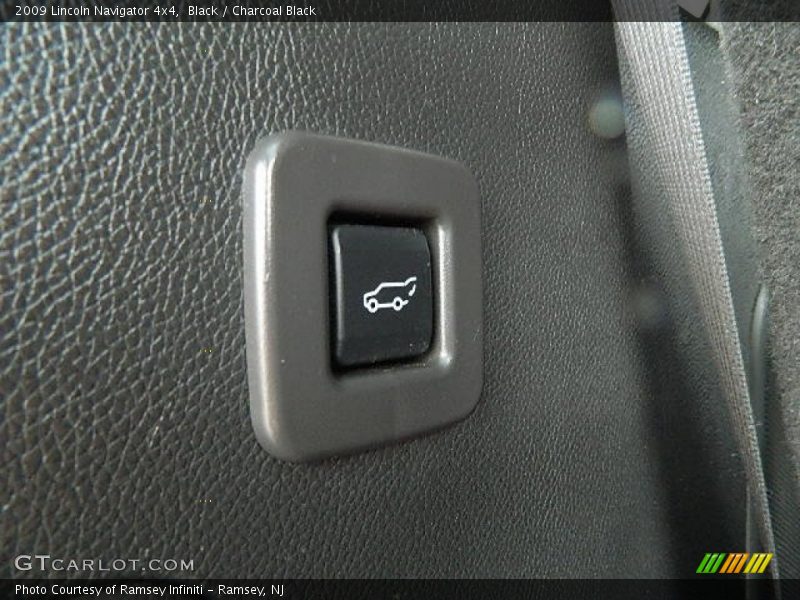 Black / Charcoal Black 2009 Lincoln Navigator 4x4