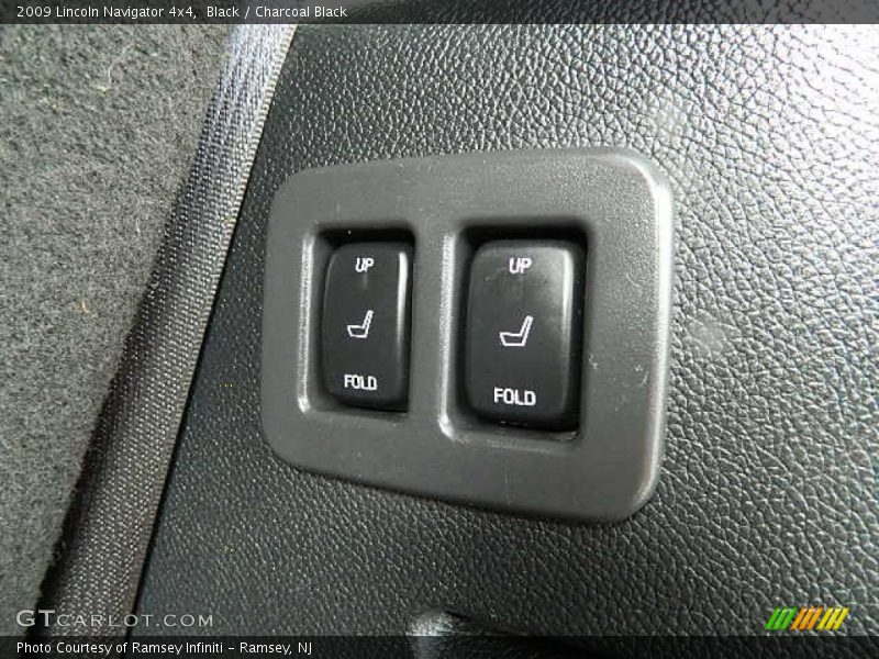 Black / Charcoal Black 2009 Lincoln Navigator 4x4