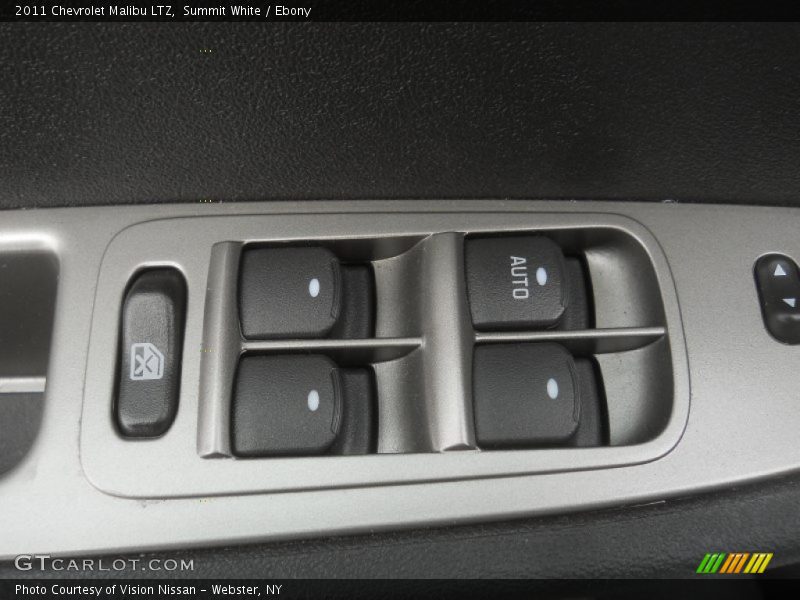 Summit White / Ebony 2011 Chevrolet Malibu LTZ