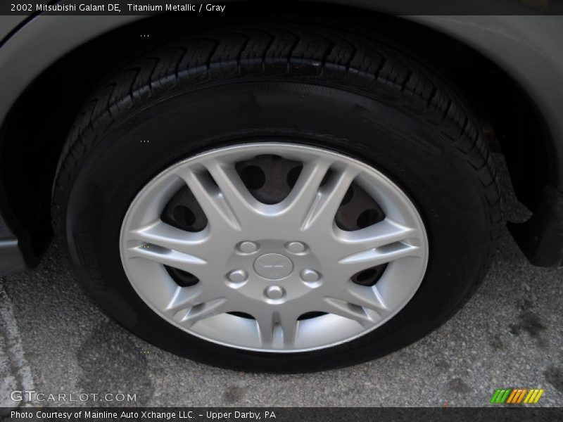 Titanium Metallic / Gray 2002 Mitsubishi Galant DE