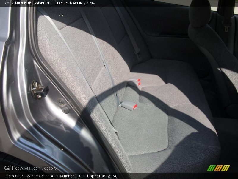 Titanium Metallic / Gray 2002 Mitsubishi Galant DE