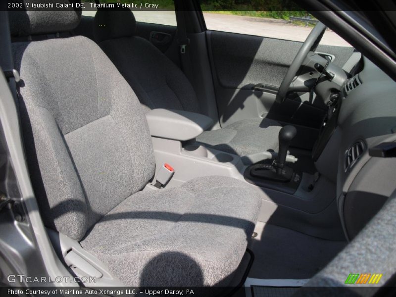 Titanium Metallic / Gray 2002 Mitsubishi Galant DE