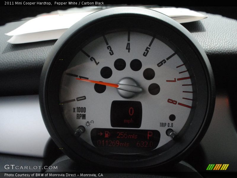 Pepper White / Carbon Black 2011 Mini Cooper Hardtop