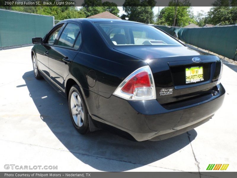 Black / Light Stone 2007 Ford Fusion SE