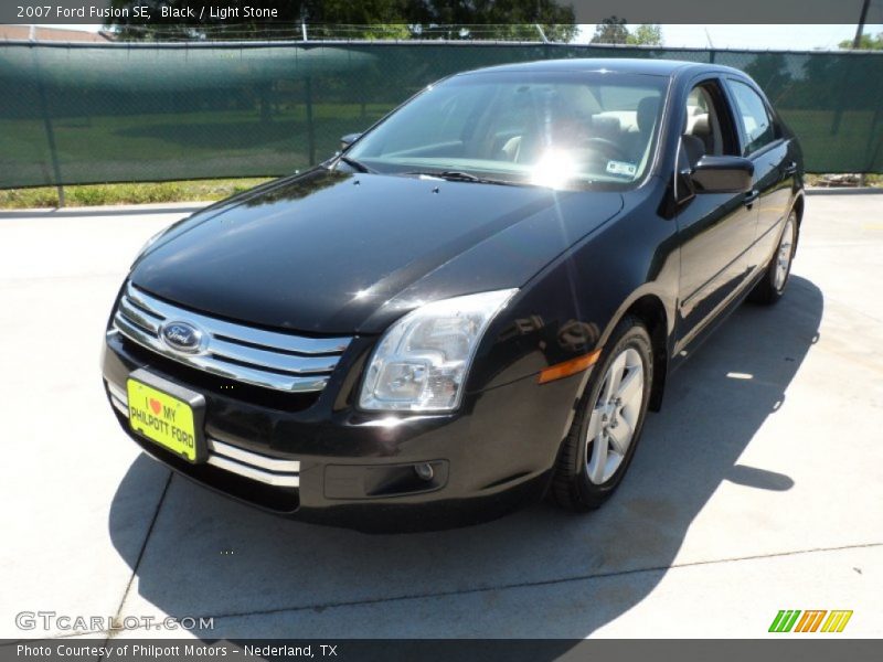 Black / Light Stone 2007 Ford Fusion SE