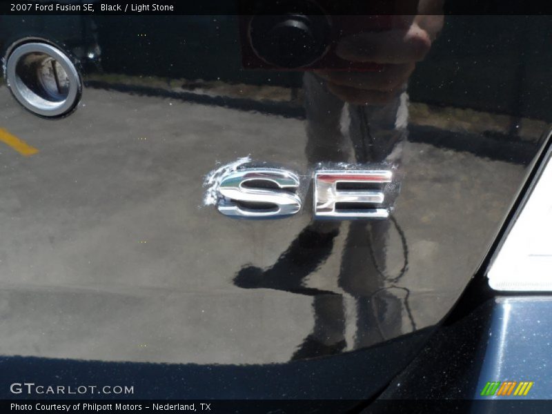 Black / Light Stone 2007 Ford Fusion SE