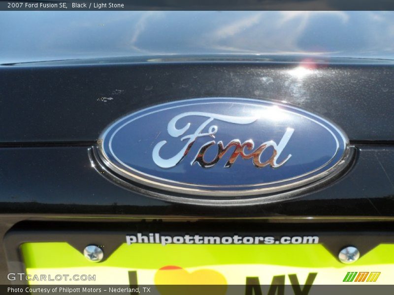 Black / Light Stone 2007 Ford Fusion SE