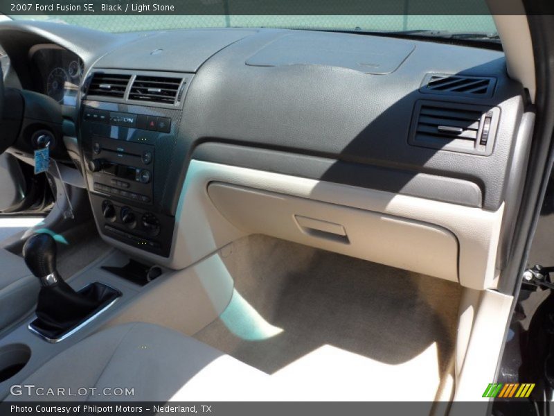 Black / Light Stone 2007 Ford Fusion SE