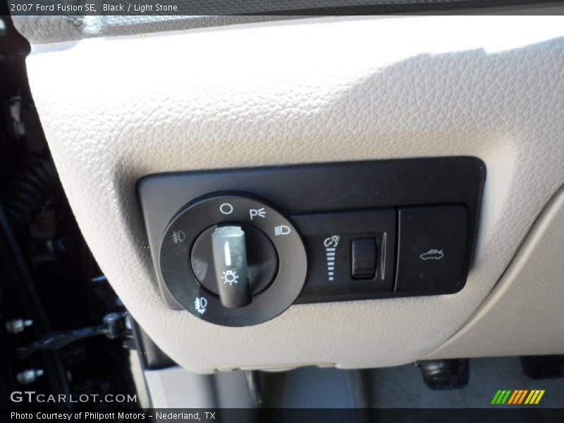 Black / Light Stone 2007 Ford Fusion SE