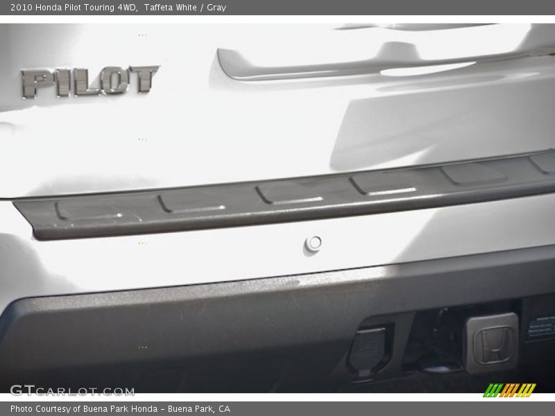 Taffeta White / Gray 2010 Honda Pilot Touring 4WD