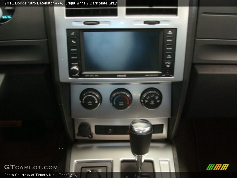 Bright White / Dark Slate Gray 2011 Dodge Nitro Detonator 4x4