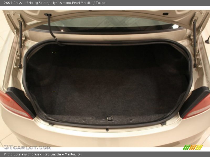 Light Almond Pearl Metallic / Taupe 2004 Chrysler Sebring Sedan