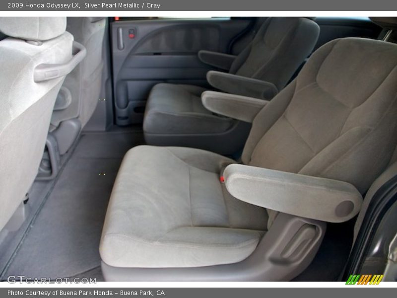 Silver Pearl Metallic / Gray 2009 Honda Odyssey LX