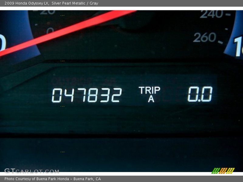 Silver Pearl Metallic / Gray 2009 Honda Odyssey LX