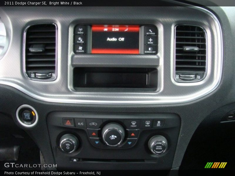 Bright White / Black 2011 Dodge Charger SE