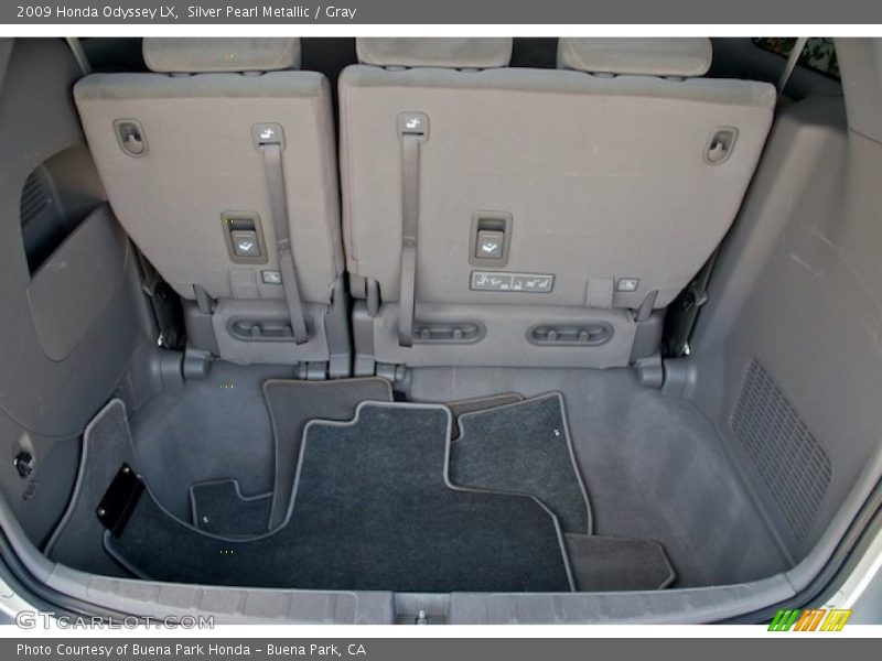 Silver Pearl Metallic / Gray 2009 Honda Odyssey LX