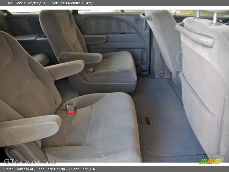 Silver Pearl Metallic / Gray 2009 Honda Odyssey LX