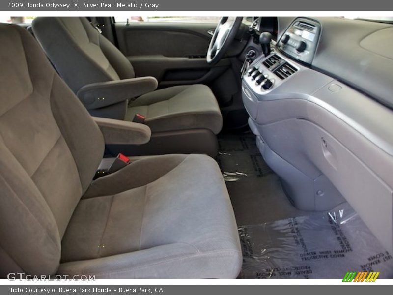 Silver Pearl Metallic / Gray 2009 Honda Odyssey LX