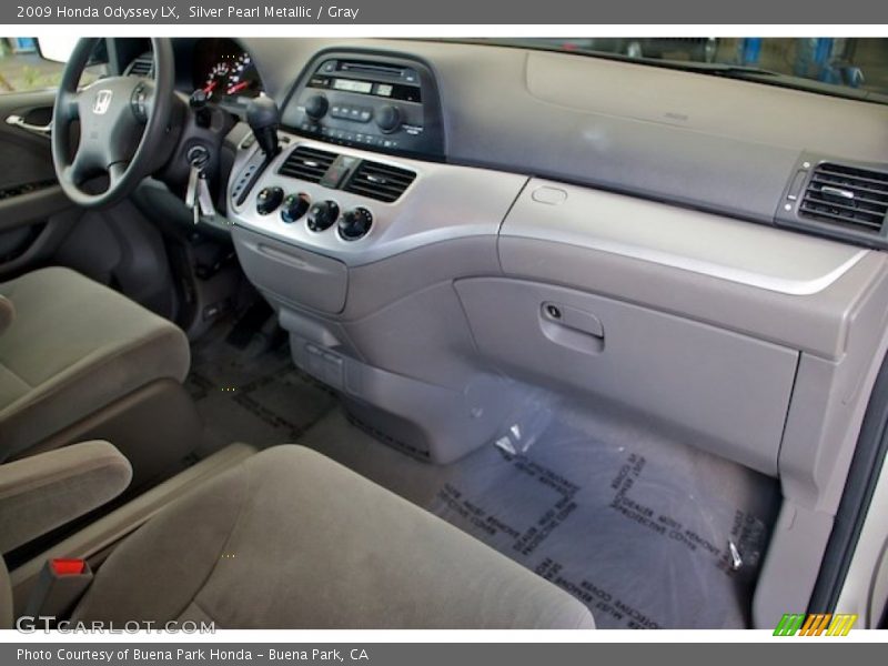 Silver Pearl Metallic / Gray 2009 Honda Odyssey LX