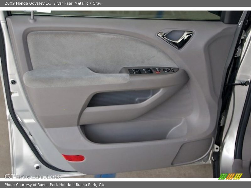 Silver Pearl Metallic / Gray 2009 Honda Odyssey LX