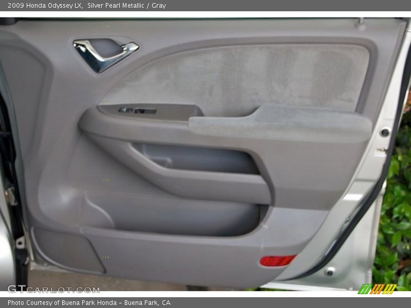 Silver Pearl Metallic / Gray 2009 Honda Odyssey LX
