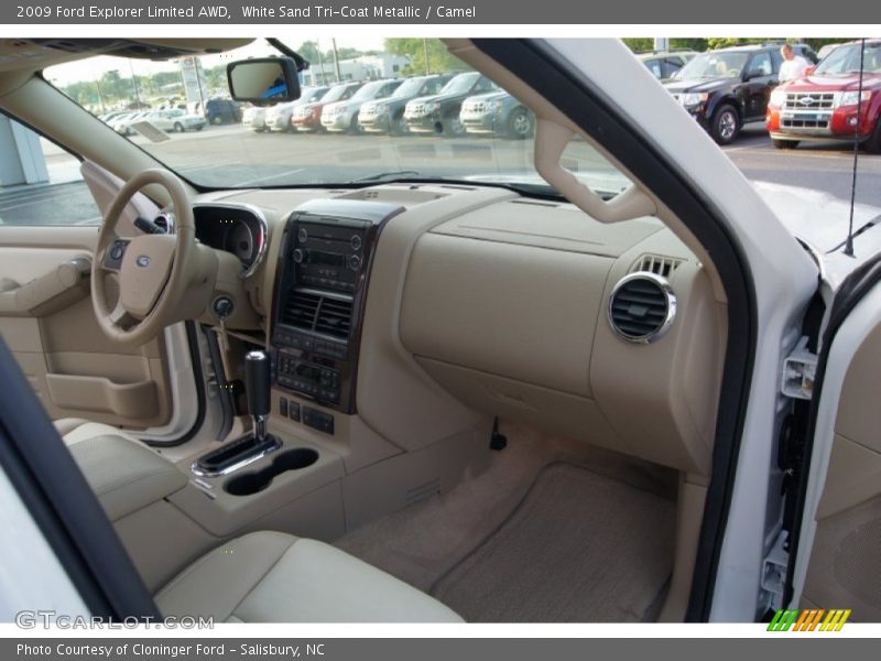 Dashboard of 2009 Explorer Limited AWD