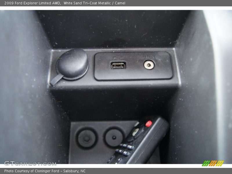 White Sand Tri-Coat Metallic / Camel 2009 Ford Explorer Limited AWD