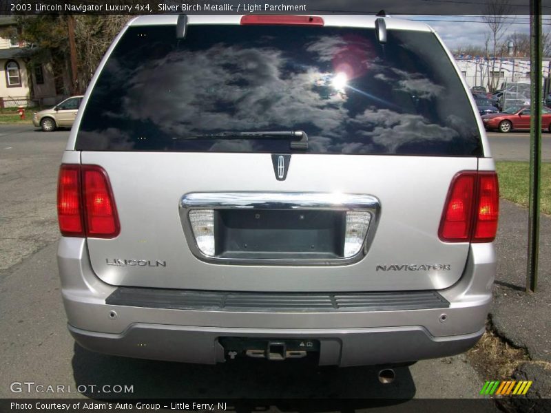 Silver Birch Metallic / Light Parchment 2003 Lincoln Navigator Luxury 4x4