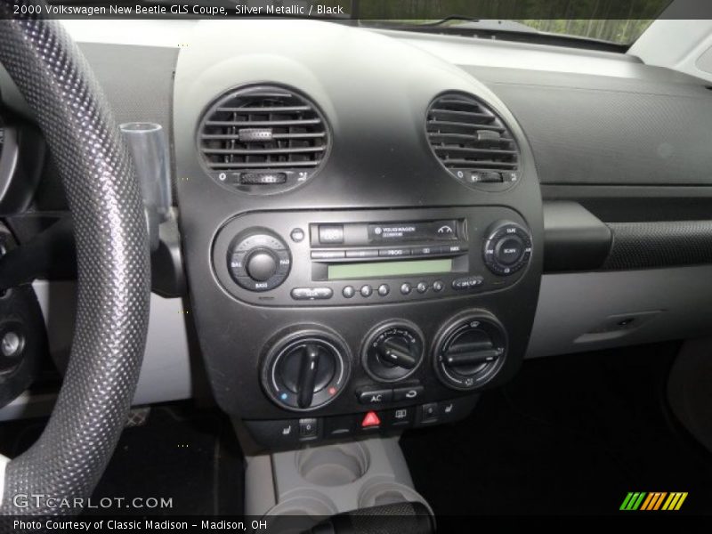 Silver Metallic / Black 2000 Volkswagen New Beetle GLS Coupe