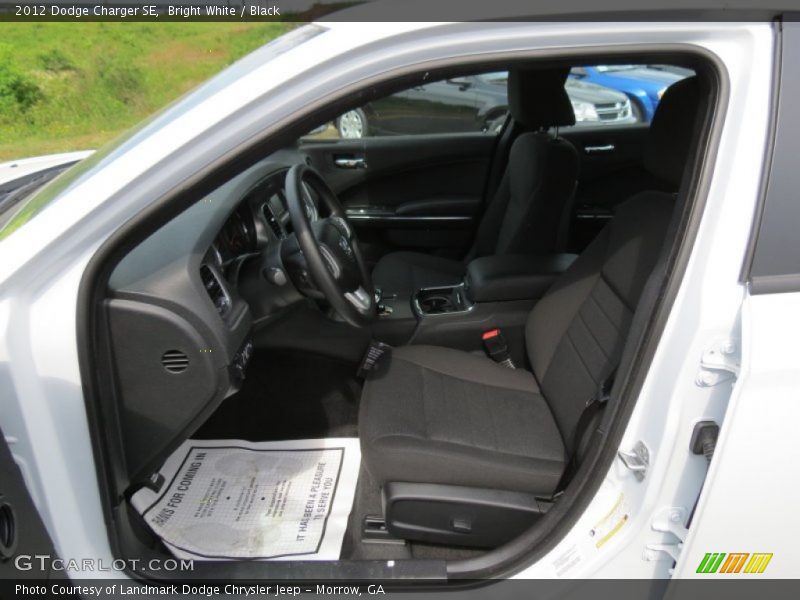 Bright White / Black 2012 Dodge Charger SE