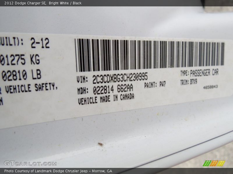 Bright White / Black 2012 Dodge Charger SE