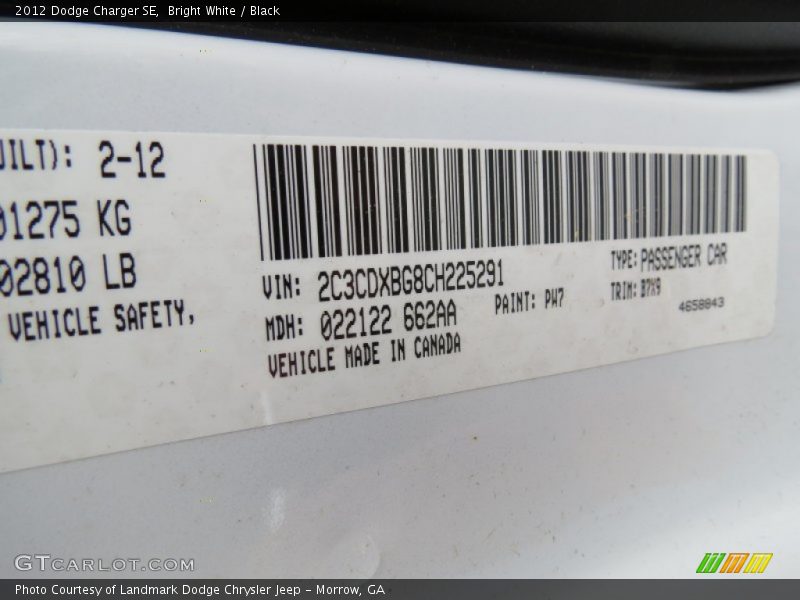Bright White / Black 2012 Dodge Charger SE