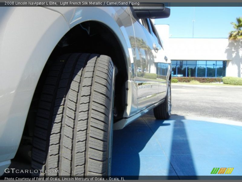 Light French Silk Metallic / Camel/Sand Piping 2008 Lincoln Navigator L Elite