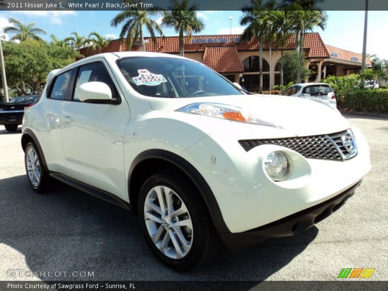 White Pearl / Black/Silver Trim 2011 Nissan Juke S