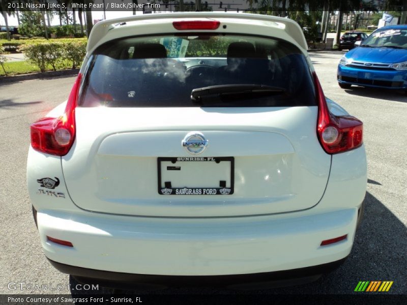 White Pearl / Black/Silver Trim 2011 Nissan Juke S