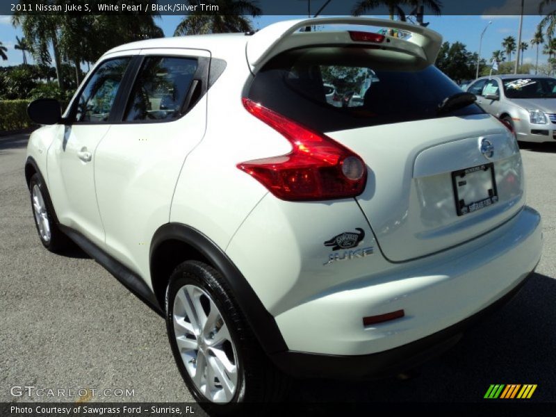 White Pearl / Black/Silver Trim 2011 Nissan Juke S