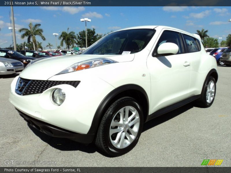 White Pearl / Black/Silver Trim 2011 Nissan Juke S