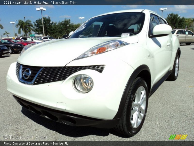 White Pearl / Black/Silver Trim 2011 Nissan Juke S